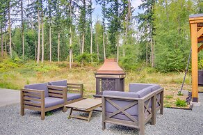 Lovely Clinton Home w/ Hot Tub on 10 Acres!