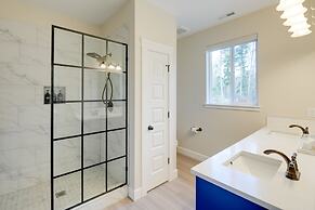 Lovely Clinton Home w/ Hot Tub on 10 Acres!