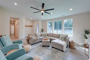 Lovely Clinton Home w/ Hot Tub on 10 Acres!