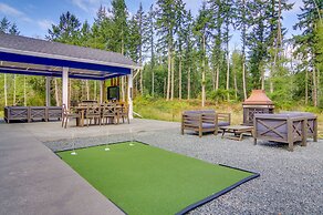 Lovely Clinton Home w/ Hot Tub on 10 Acres!