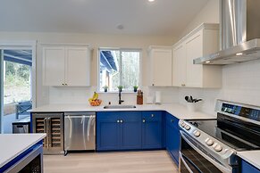 Lovely Clinton Home w/ Hot Tub on 10 Acres!