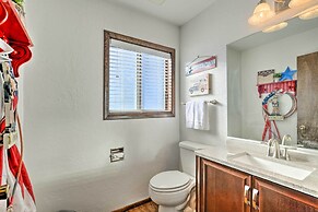 Elevated Alpine Escape: Mtn Views + Game Room!