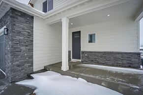 Family-friendly Townhome ~ 2 Mi to Windsor Lake!
