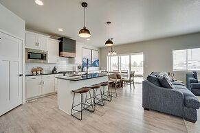 Family-friendly Townhome ~ 2 Mi to Windsor Lake!