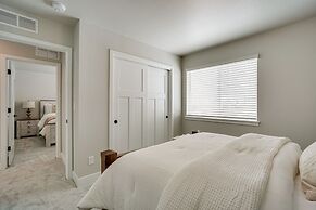 Family-friendly Townhome ~ 2 Mi to Windsor Lake!