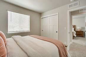 Family-friendly Townhome ~ 2 Mi to Windsor Lake!