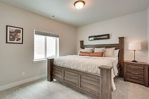 Family-friendly Townhome ~ 2 Mi to Windsor Lake!