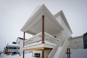 Family-friendly Townhome ~ 2 Mi to Windsor Lake!