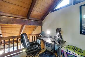 Wintergreen Home w/ Hot Tub, Deck & Mountain Views