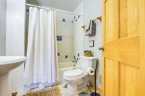 Storybook Stratton House: 3 Mi to Mount Snow!