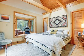 Storybook Stratton House: 3 Mi to Mount Snow!