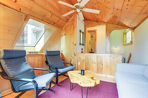 Storybook Stratton House: 3 Mi to Mount Snow!