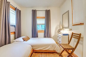 Storybook Stratton House: 3 Mi to Mount Snow!