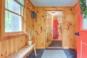 Storybook Stratton House: 3 Mi to Mount Snow!