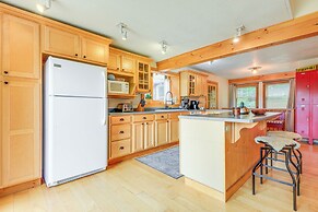 Storybook Stratton House: 3 Mi to Mount Snow!