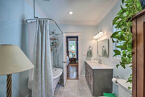 Historic Houston Bungalow ~ 2 Mi to Downtown!