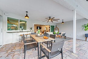 Upscale Naples Outdoor Getaway ~ 4 Miles to Beach
