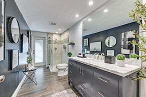 Upscale Naples Outdoor Getaway ~ 4 Miles to Beach