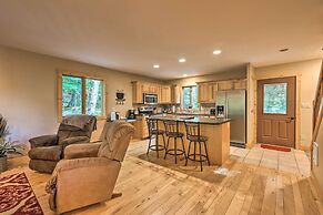 2 Mi to Beech Mtn Resort: Cabin w/ Deck & Grill!