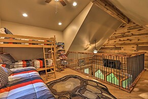 2 Mi to Beech Mtn Resort: Cabin w/ Deck & Grill!