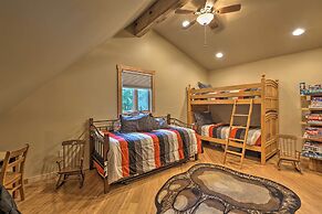 2 Mi to Beech Mtn Resort: Cabin w/ Deck & Grill!