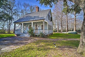 Idyllic Houma Vacation Rental on Shared Pond!