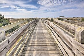 Beachfront Condo w/ Boardwalk & Pool Access!