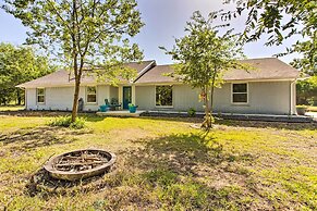 ~ 3 Mi to Dtwn Mckinney: Suburban Texas Retreat