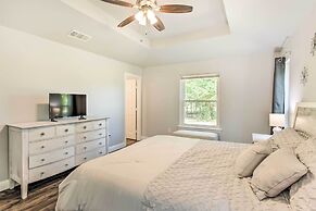 ~ 3 Mi to Dtwn Mckinney: Suburban Texas Retreat