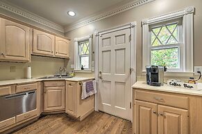 Bright Greensboro Escape ~ 1 Mi to Downtown