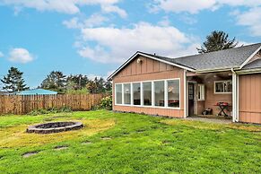 Horse and Dog-friendly Home Near Redwoods!