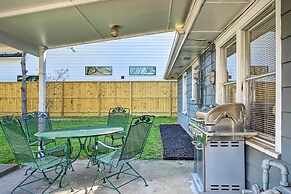 Pet-friendly Home w/ Patio - 3 Mi to Houston Zoo!