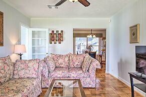 Pet-friendly Home w/ Patio - 3 Mi to Houston Zoo!