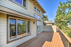 Bright Klamath Falls Townhome w/ Resort Perks