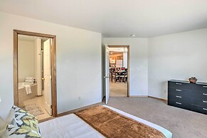 Bright Klamath Falls Townhome w/ Resort Perks