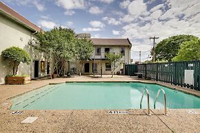 Chic Dallas Vacation Rental: Pool, Walk to Knox St
