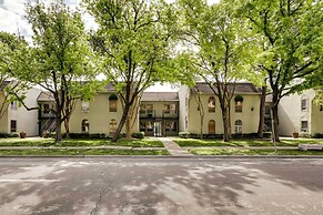 Chic Dallas Condo w/ Pool, Walk to Knox Street!