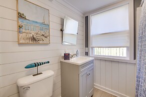 Nautical Akron Cottage w/ Sunroom + Lake Views!