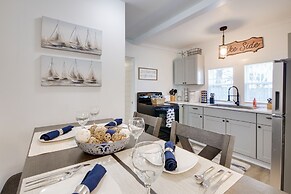 Nautical Akron Cottage w/ Sunroom + Lake Views!