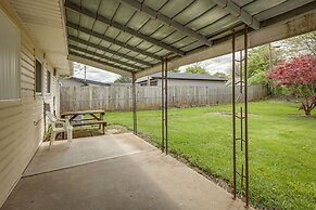 Well-equipped Dayton Home: 5 Mi to University!
