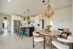 Chic House in Spring Branch w/ Lush Outdoor Space!