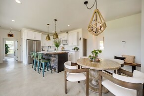 Chic House in Spring Branch w/ Lush Outdoor Space!