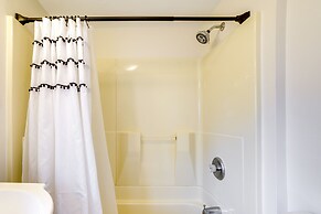 Columbia City Vacation Rental w/ Lake Access