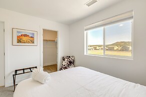 Spacious Bellemont Cabin w/ Jacuzzi + Mtn View!