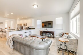 Spacious Bellemont Cabin w/ Jacuzzi + Mtn View!