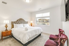 Spacious Bellemont Cabin w/ Jacuzzi + Mtn View!