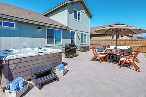 Spacious Bellemont Cabin w/ Jacuzzi + Mtn View!