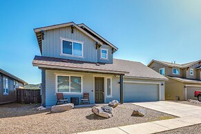 Spacious Bellemont Cabin w/ Jacuzzi + Mtn View!