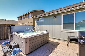 Spacious Bellemont Cabin w/ Jacuzzi + Mtn View!