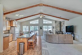 Woodsy Groveland Cabin w/ Deck < 3 Mi to Lake